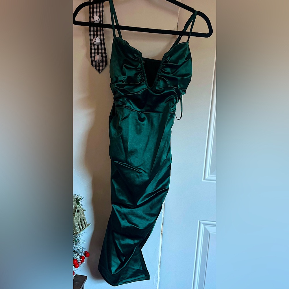 Beautiful Emerald Green semi formal gown/dress- Worn once for homecoming.
